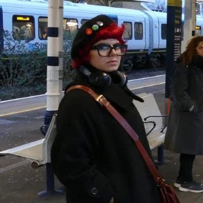 Professional seeks a single or double room Main Photo