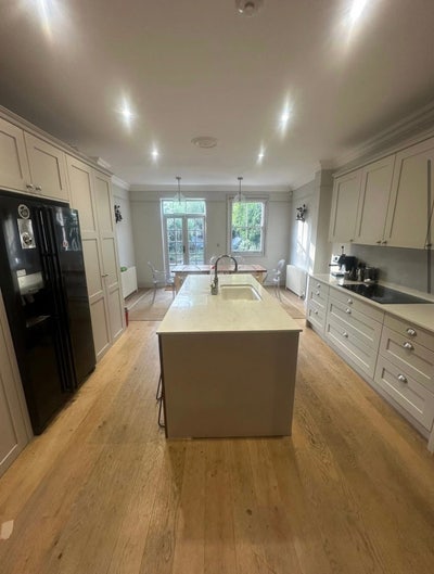 Double Room in spacious 4-bed in Balham Main Photo