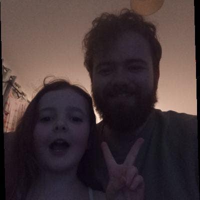 Just looking for someone to split the bills with Main Photo