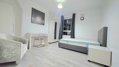 XXXL Double Rooms, 7mins to Liverpool Street St !! Main Photo