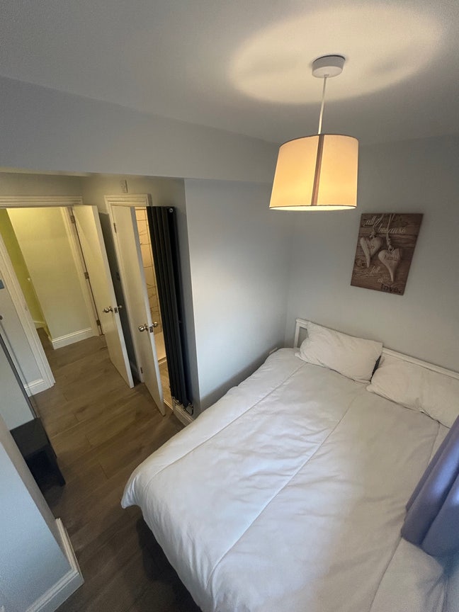  Bright Stunning En-Suite Available Main Photo