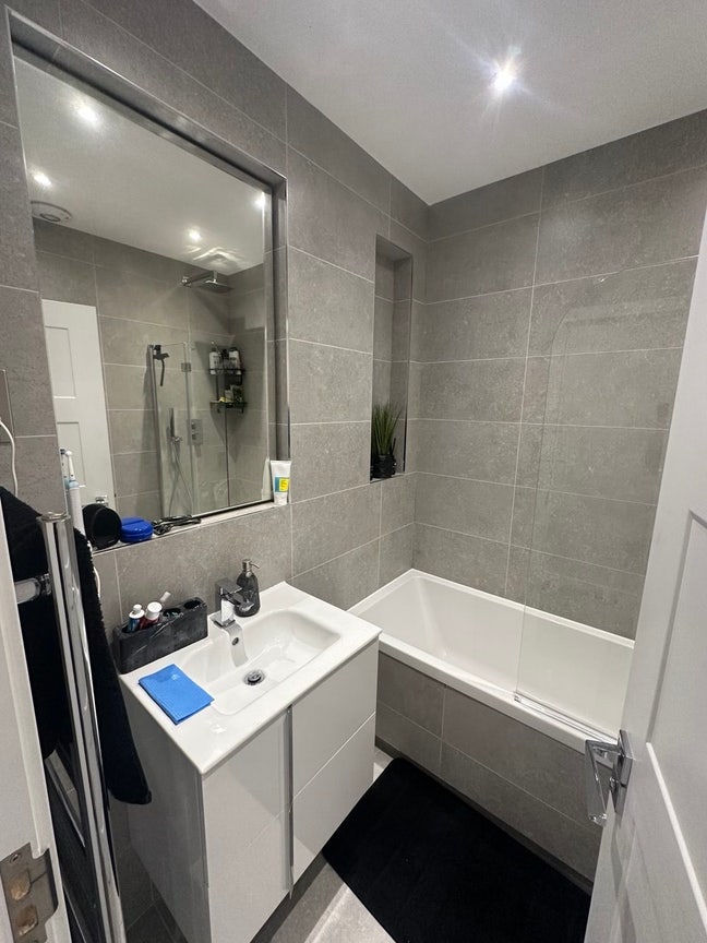 Small double room Main Photo