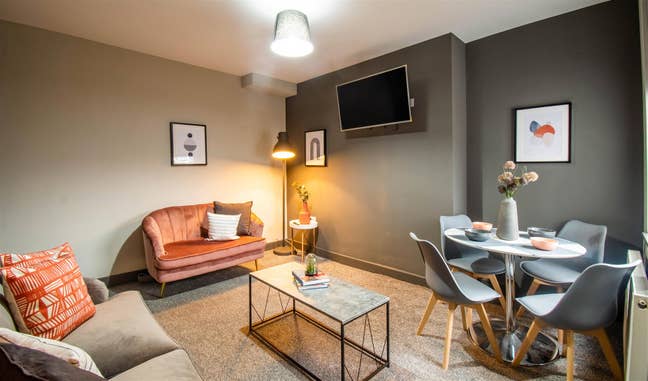 Spacious Double Room with En-suite  Main Photo