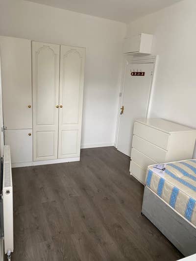 15M-Bounds Green-Double Studio Flat, Single Person Main Photo