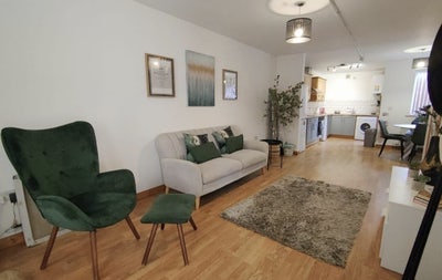 Full house/individual rooms on Richview street Main Photo