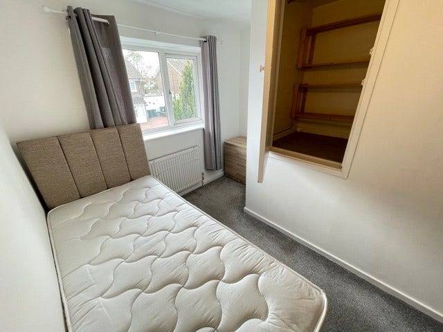 Single room in Hawkins Road, Tilgate Main Photo