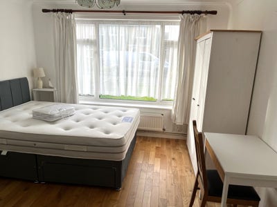Spacious En-suite Double room in CB1 Main Photo