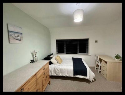 Spacious & Beautiful Room Near Brighton University Main Photo