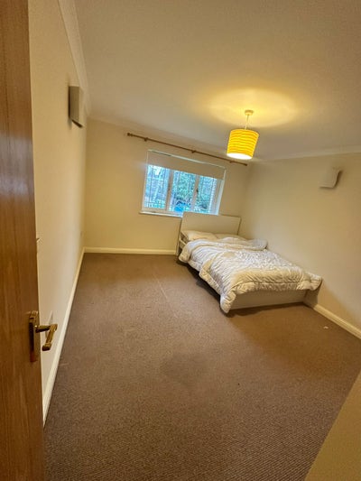 &pound;700 – Spacious Double Room | Newly Refurbished |  Main Photo