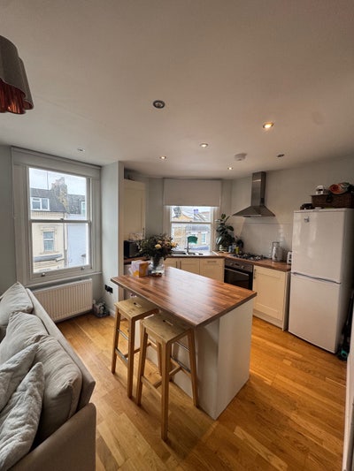 1 bedroom flat in Putney Main Photo