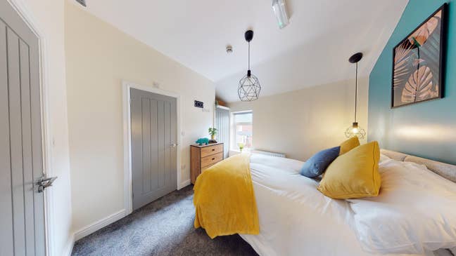 Double En-Suite Room in Six Bed House Share Main Photo