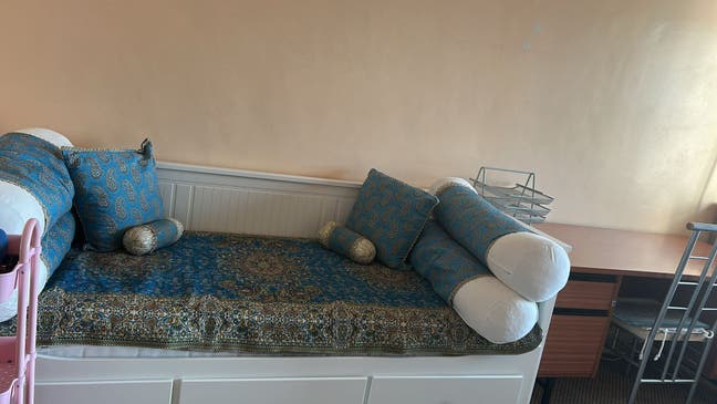 Spacious Fully Furnished Double Bedroom  Main Photo