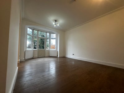 Spacious Newly Decorated One-Bedroom Garden Flat Main Photo
