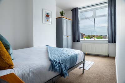 Double Room in Renovated 6 Bed Professional House Main Photo