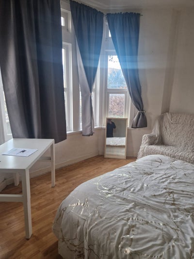 Ground floor room to rent Main Photo