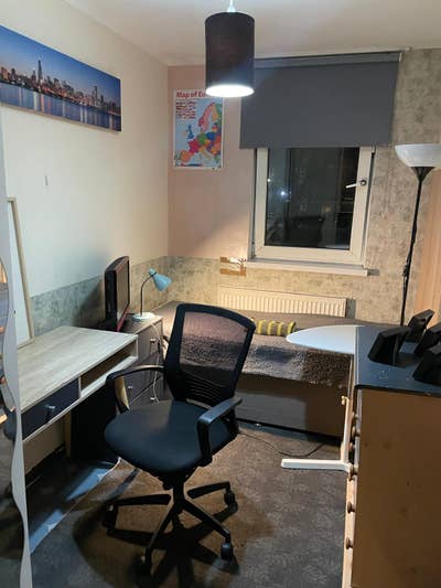 Nice Single and Doubles Room in Good Location Main Photo
