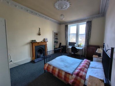 Bright, spacious double room in the West End Main Photo