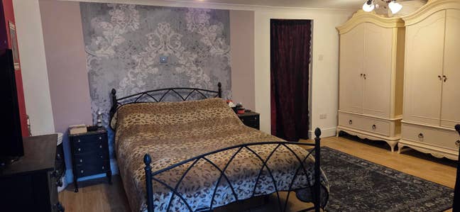 Garden Room with Private Entrance | Short term let Main Photo