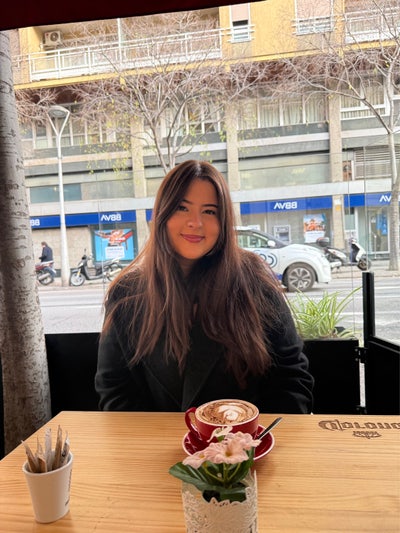 Professional Female seeks a double room Main Photo