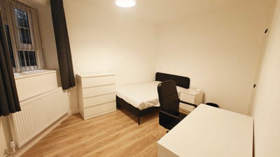 Newly refurbished double room in Hoxton Main Photo