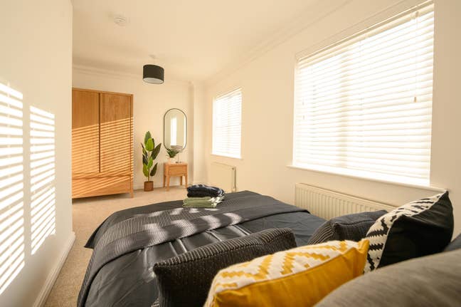 Lovely Modern Double Bedroom Main Photo