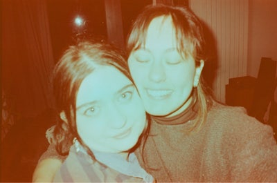 2 female professionals looking to rent  Main Photo