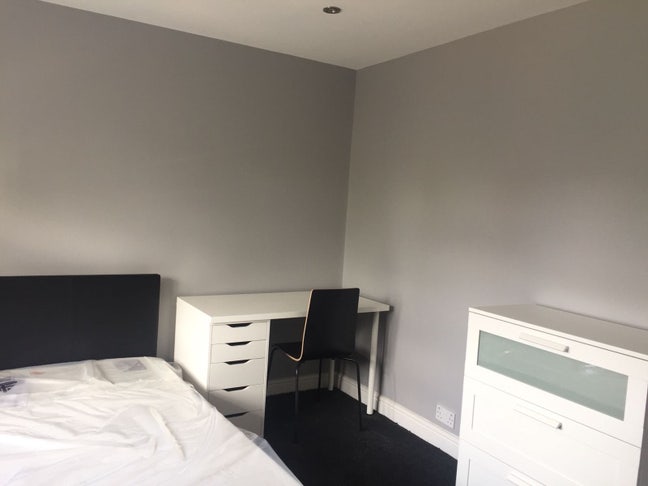Large  Double room  near train station Poundhill Main Photo