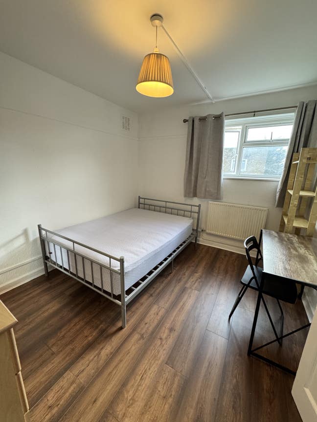 Bright double room, friendly flat Shepherd's Bush  Main Photo