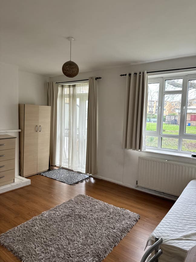 Big studio flat - separated kitchen and bathroom Main Photo