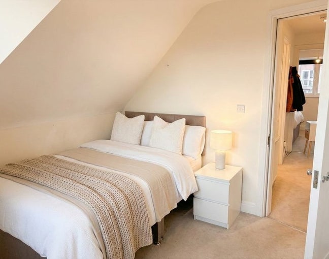 Lovely Double Room in Friendly Wimbledon Home Main Photo