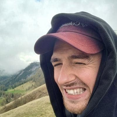 Professional Male seeks a single or double room Main Photo