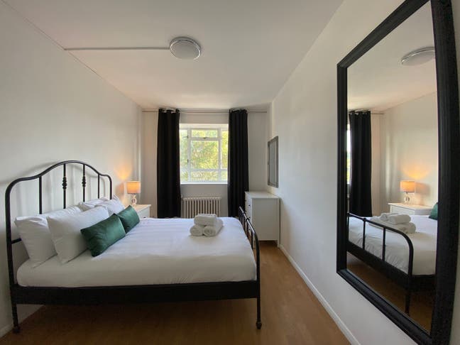 Room in 3-Bed Flat with Balcony in Prime Pimlico Main Photo