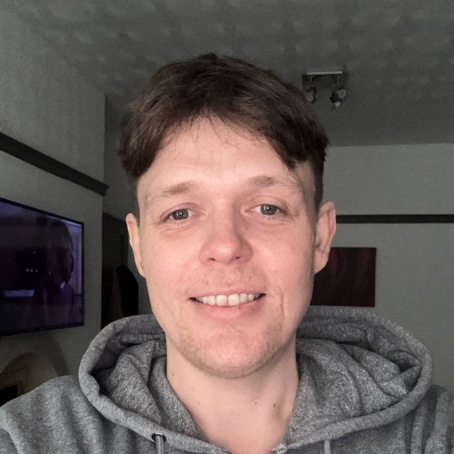 Professional Male seeks a single or double room Main Photo