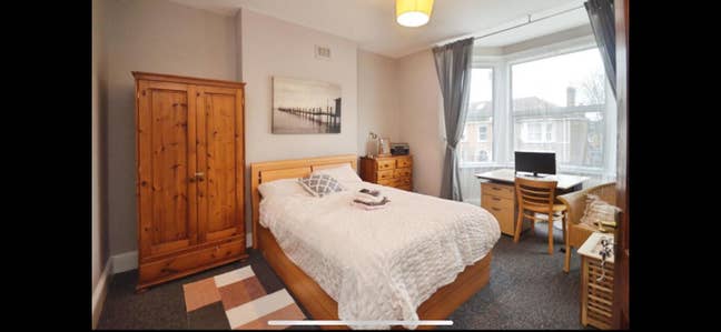 Two Bright Rooms – Great Transport Links Main Photo