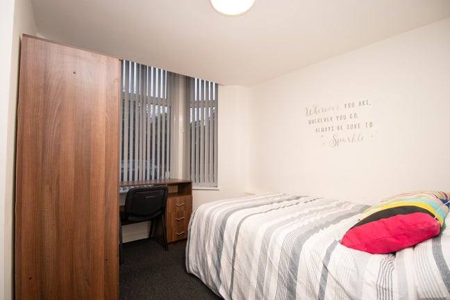 1 Double Room Available for Great Price! - L6 Area Main Photo