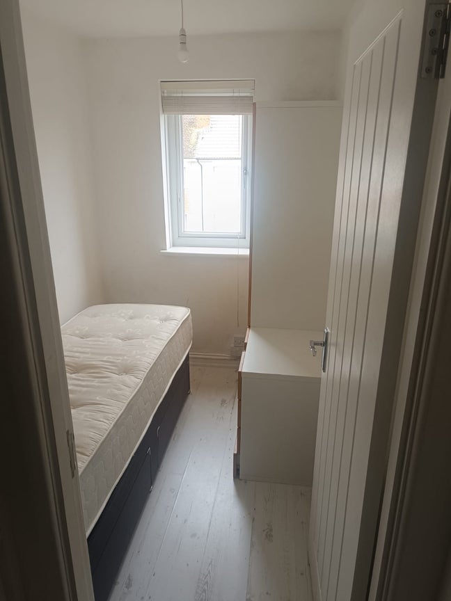 Cosy room in female house share Main Photo