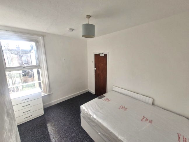 Double Room Available in Southsea &pound;495pcm  Main Photo