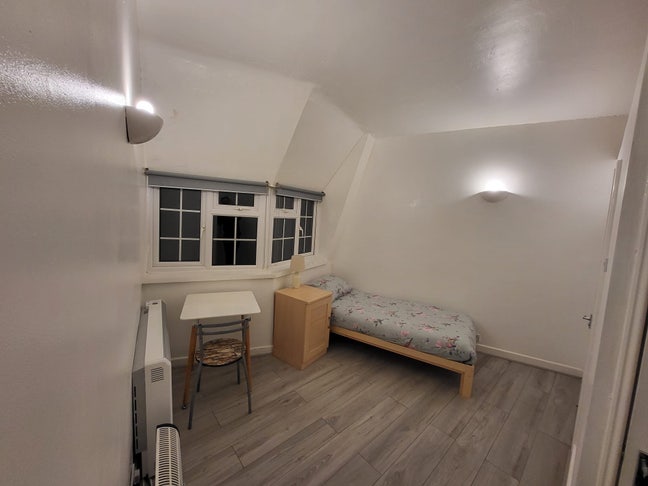 Single room with en-suite-Chalfont St Peter  Main Photo