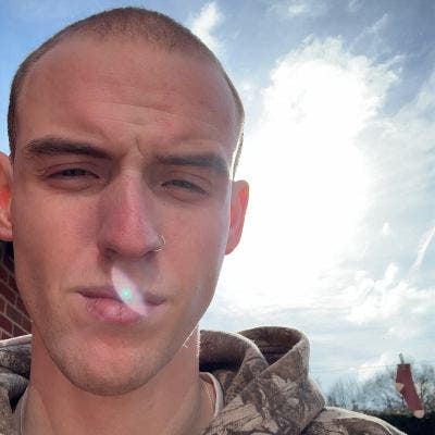 Professional Male seeks a double room Main Photo