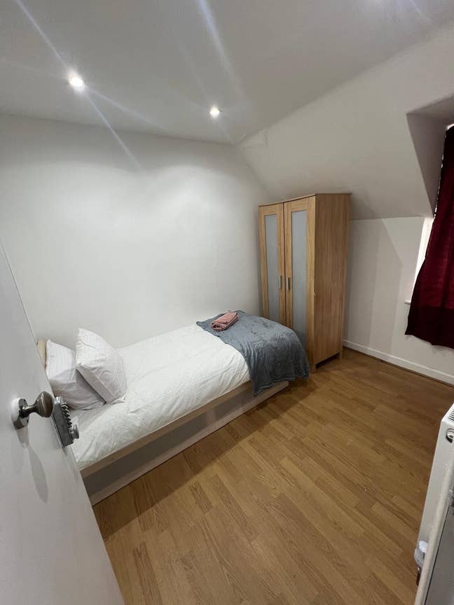 Single Rooms in White City House with Garden Main Photo