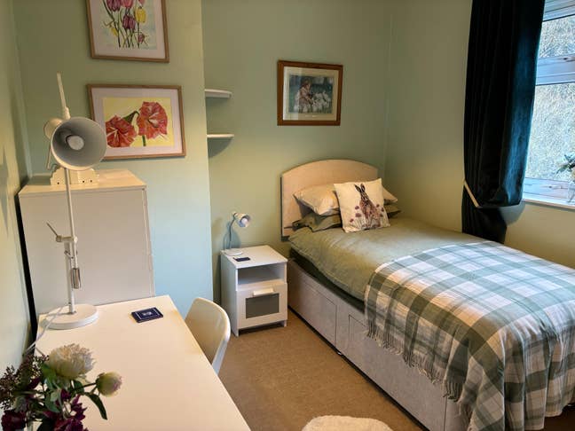 Furnished double bedroom London SE7 Main Photo