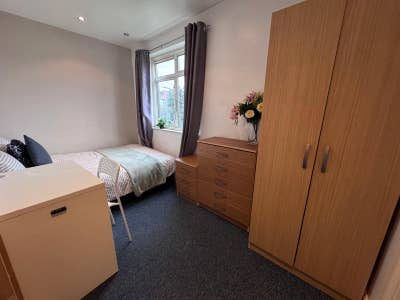🏡 Double Room Available – Great Location|Bills In Main Photo
