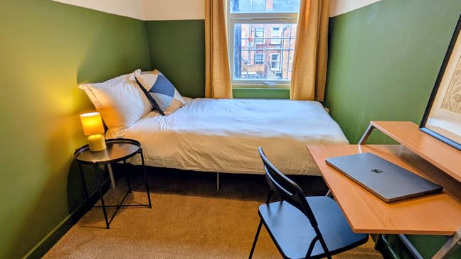 *En-suite room avail* Commercial Avenue, Beeston Main Photo