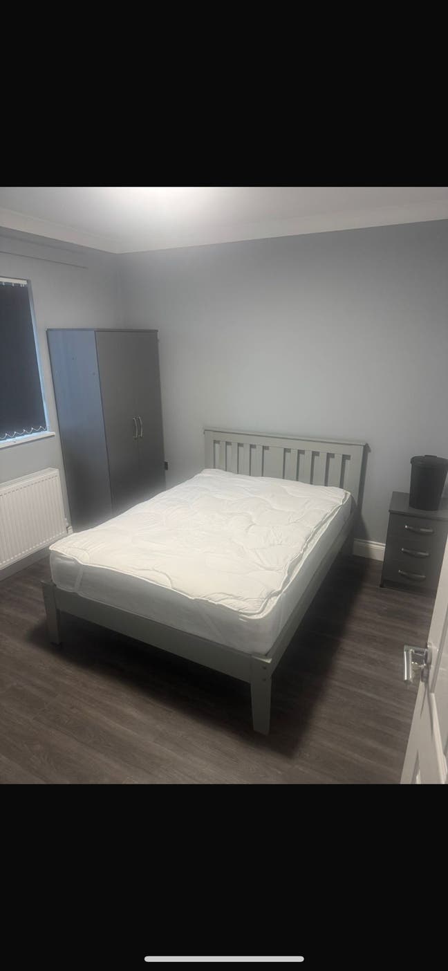 ✨ Spacious Double Room in Great Location (BS4) Main Photo