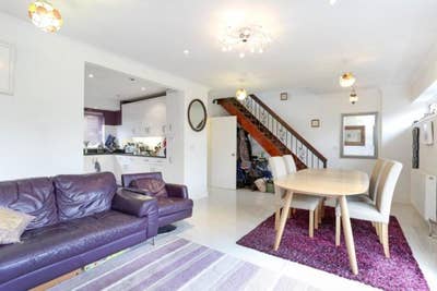 3 Bedroom - Ealing Main Photo