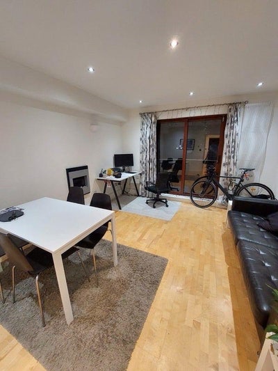 Double Room Available in Friendly 3-Bed Flat Main Photo