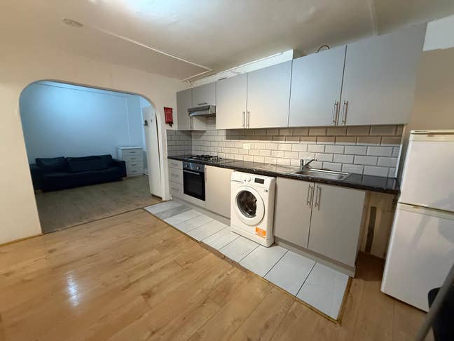 Spacious studio /Kilburn High Road/No Deposit Main Photo