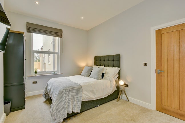 Guy’s Room: Beautiful double room in Stunning Home Main Photo