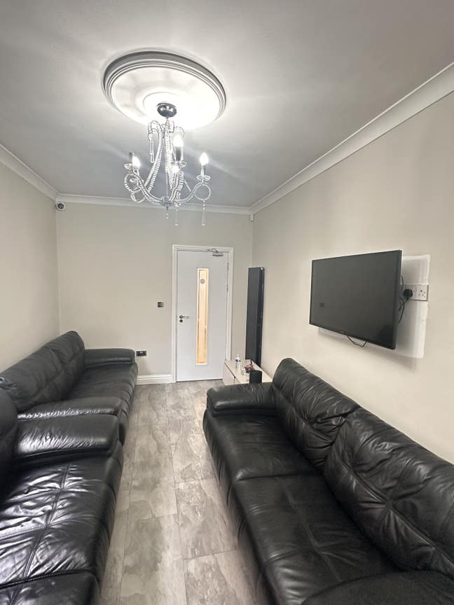 Spacious Ensuite Room – Supported Living Main Photo