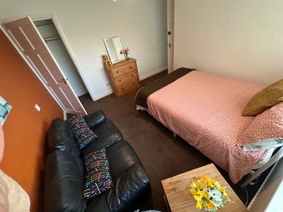 No Admin Fees: Doncaster Armthorpe. DN3 Main Photo